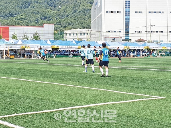 지난 15일 1000여명의 면민들이 참여한 가운데 광복절을 기념하고 지역주민의 화합과 단결을 위한 제69회 마장면민 체육대회를 레포츠공원에서 개최했다.