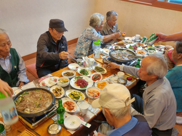 행복밥상의 날 행사 중인 모습