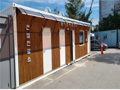 냉난방 및 음압장비를 갖춘 컨테이너 선별진료소