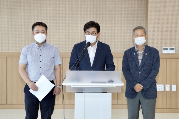 이천시 화장시설건립추진위원회는 24일 중리동행정복지센터 대회의실에서 이천시립 화장시설 최종 후보지를 선정해 발표했다.
