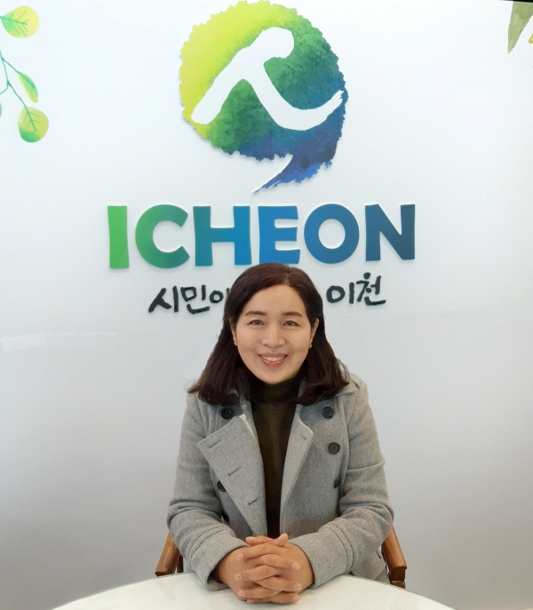 이천시 하반기 친절미소왕으로 이희자 주무관 선정