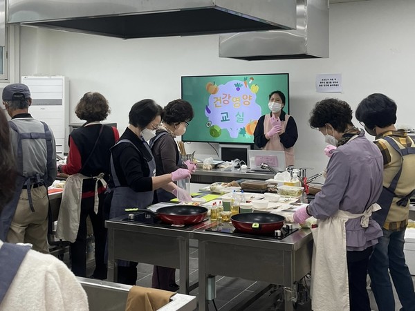 여주시 보건소, 2024년 상반기 건강영양교실 '저염·저당 음식 만들기'를 실시했다. [사진=여주시]