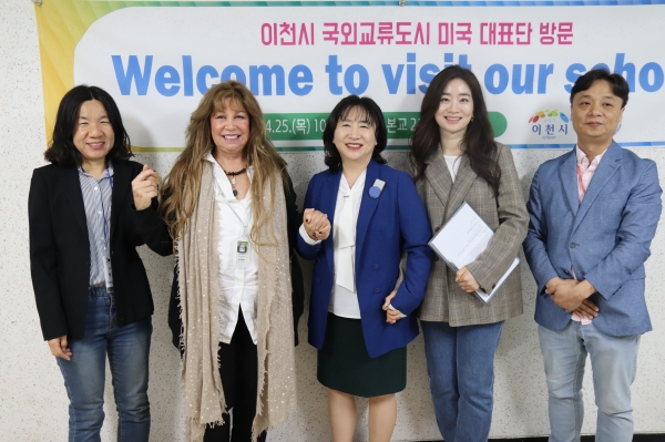제38회 이천도자기축제(2024. 4. 25.~2024. 5. 6.)에 참석한 이천시 국외교류도시 대표단이 세계 유일의 도예 전문 특성화 고등학교인 한국도예고등학교(교장 유성욱)를 방문했다.