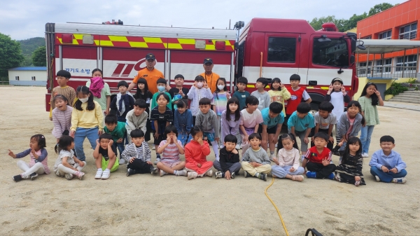 여주 강천초등학교(교장 김숙경)는 지난 4월 29일 전교생을 대상으로 합동소방훈련을 실시했다고 밝혔다./사진=여주교육지원청